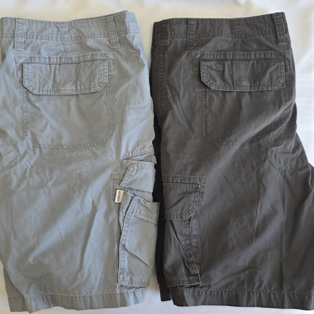 Magellan Outdoors Men's Dual-Tone Cargo Shorts